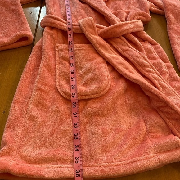 Victoria’s Secret women’s Pink Plush Bathrobe New size xs-s - Picture 9 of 10